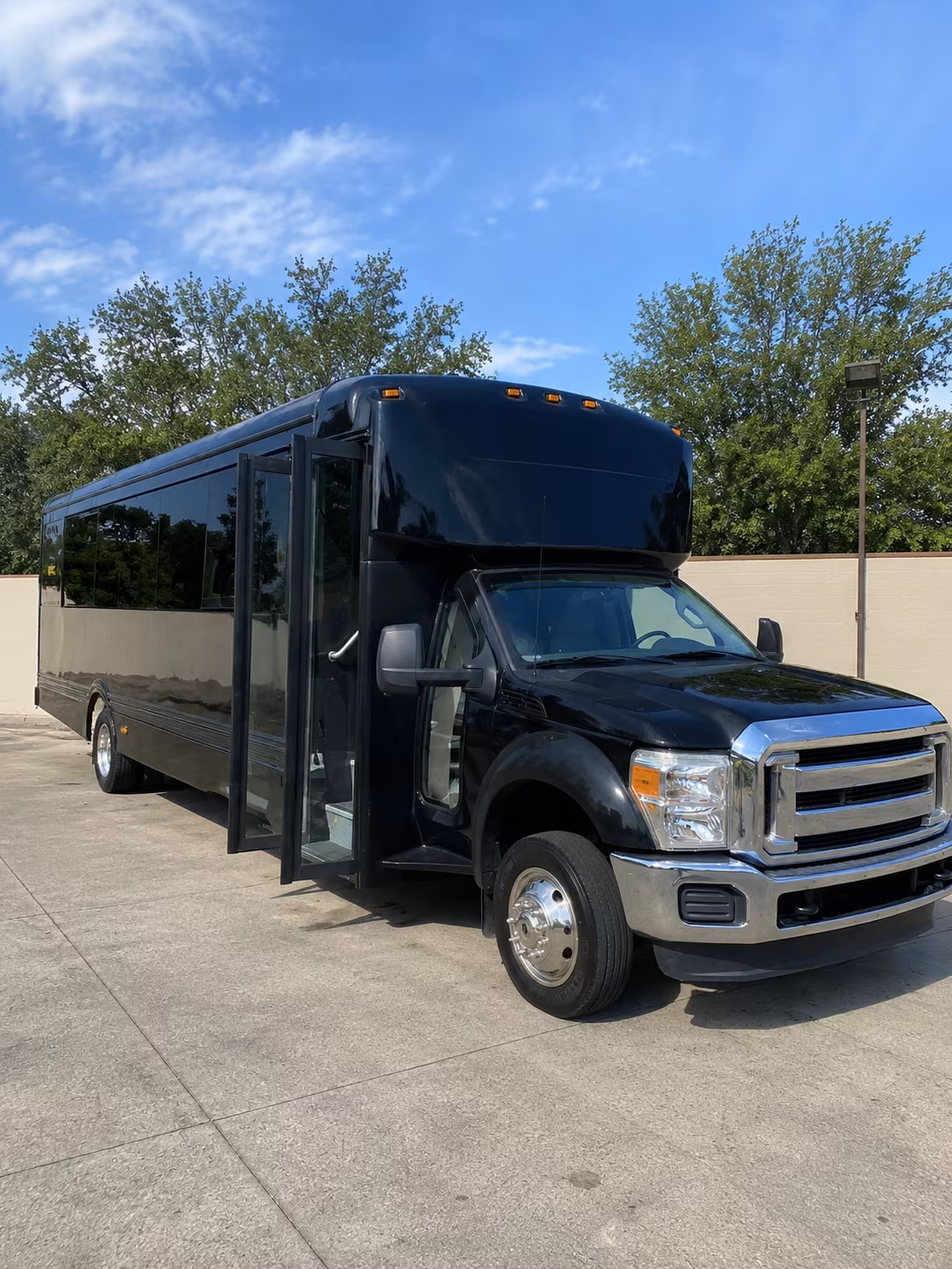 durham 20 passenger party bus