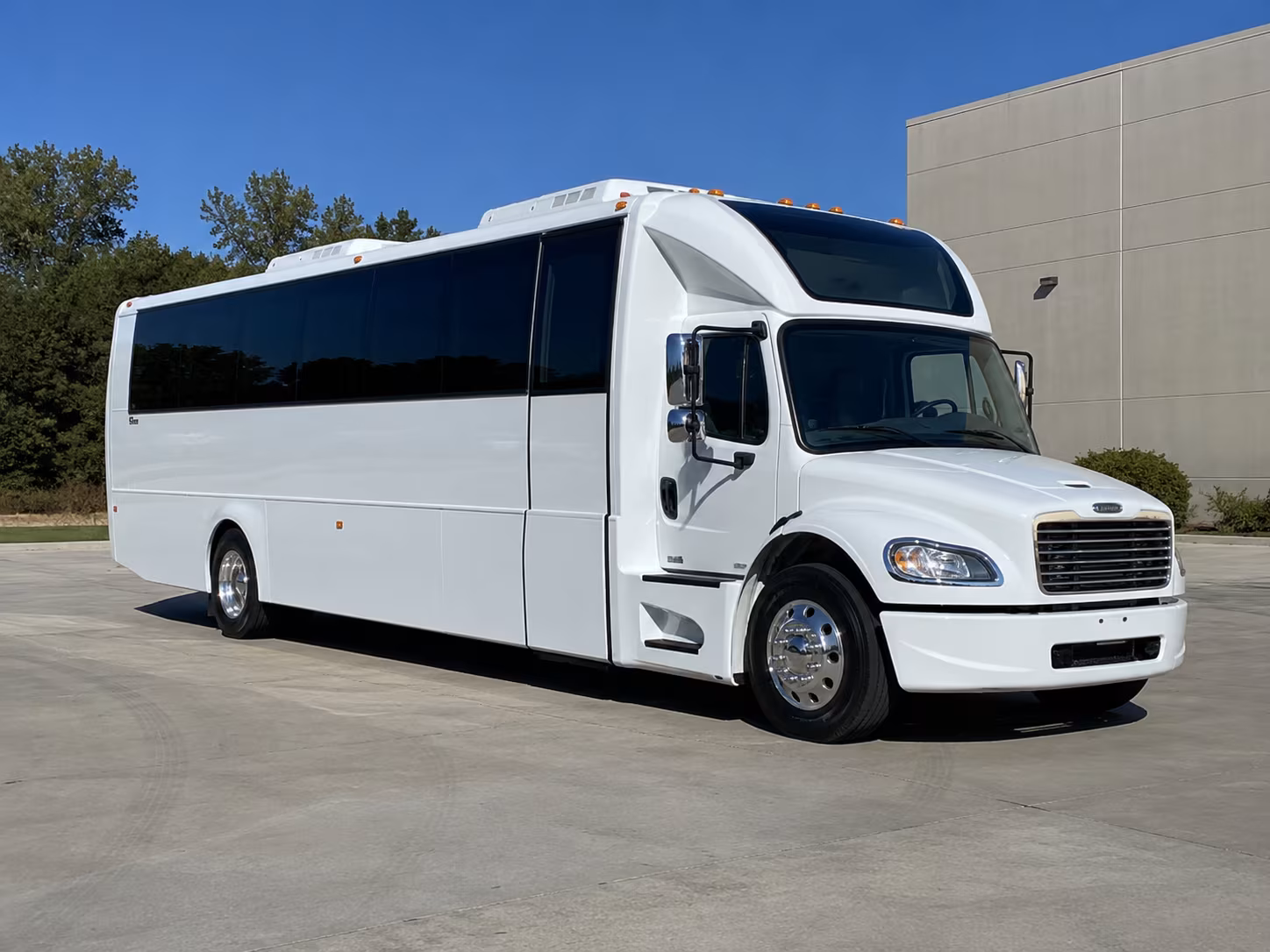 durham 28 passenger party bus